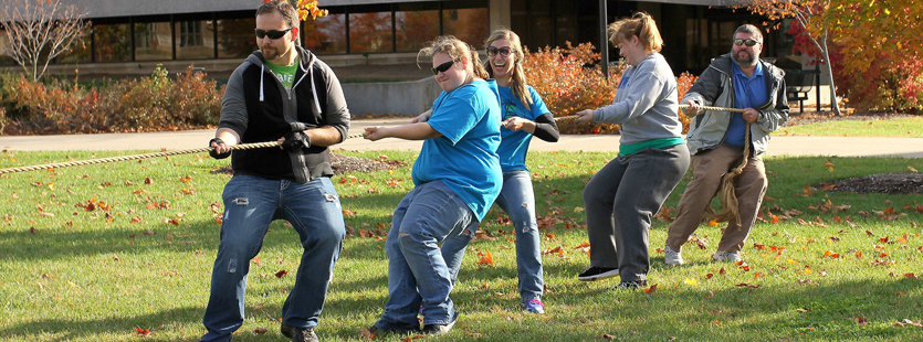 Students and Faculty play tug of war