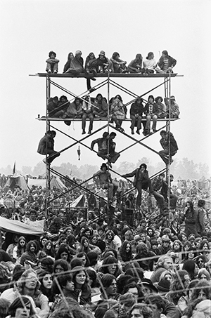 Photo of audience, including scaffolding which several in the audience had climbed and sat on