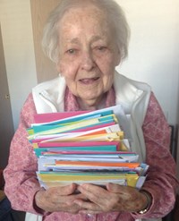 Dr. Hibbitts holding stack of cards